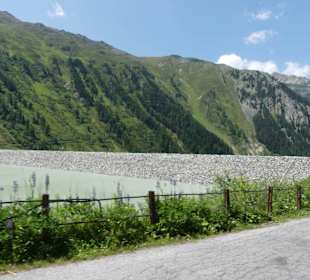 Panoramastraße entlang des Stausees