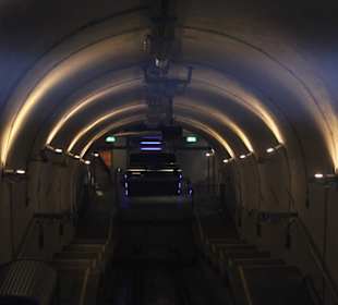 Tunnel durch den Felsen