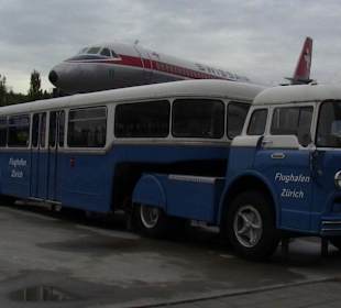 Flughafenzubringerbus