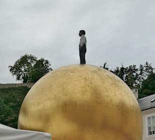 Das Kunstwerk „Sphaera“ auf dem Kapitelplatz