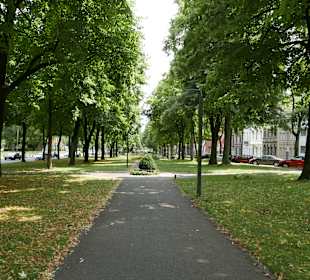 Fußweg durch die Monheimsallee