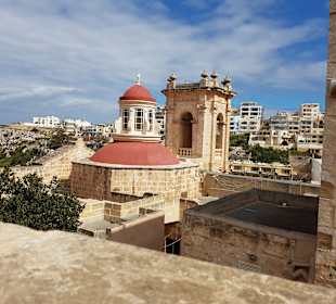 Kirche auf dem Berg nähe Hotel