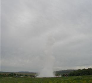 Hohe Dampf- und Wasserwolke
