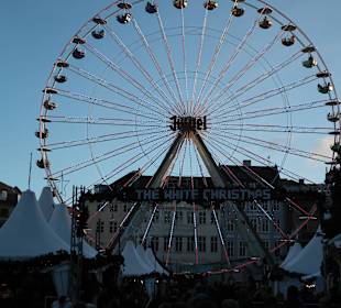 Riesenrad auf dem Weihnachtsmark