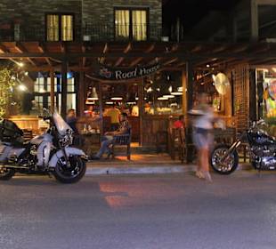 Das Road House bei Nacht