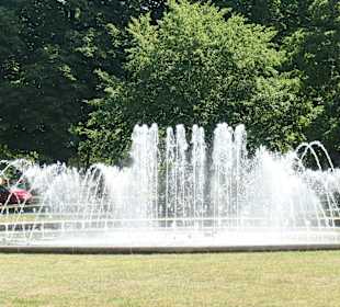 Der beliebte Springbrunnen in den Wehranlagen