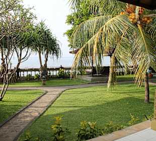 Von der Terrasse im Hotel am Lovina Beach