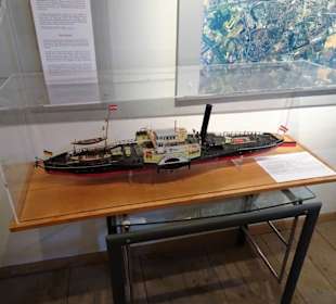 Schiffsmodelle im Brückenturm-Museum