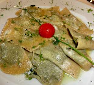 Südtiroler Schlutzkrapfen in Butter