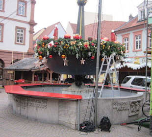 Weihnachtsmarkt am Aufbauen