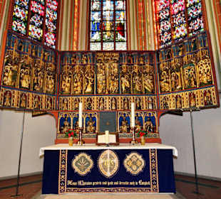 Stattliche geschnitzter Hochaltar