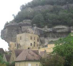 Höhlenwohnungen am Steilhang
