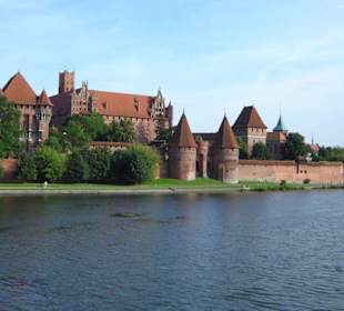 Die Marienburg vom anderen Ufer der Wisla
