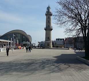 Leuchtturm und Teepott Warnemünde