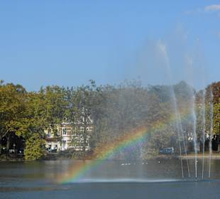 Springbrunnen mit Regenbogen