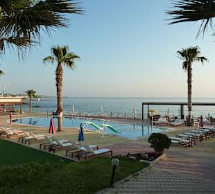 Blick auf die Poolanlage