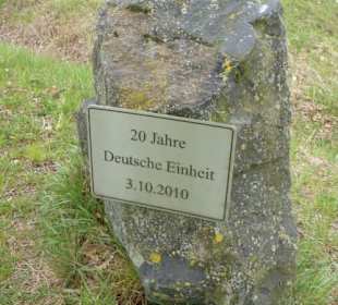 Grenzgänger-Weg: Gedenkstein Wiedervereinigung