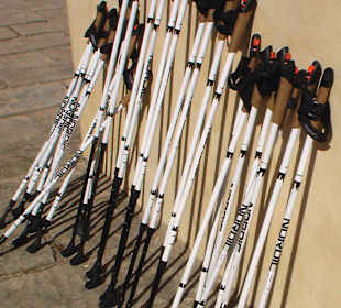 Neue Lieferung an Teleskop-Stöcken zum Verleih