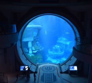 Aquarium mit Untersee-Station