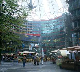 Unter der Kuppel des Sony Center