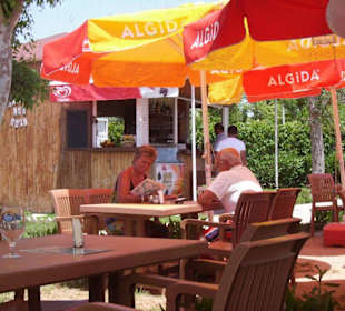 Bianca und Nafis kleines Strandrestaurant