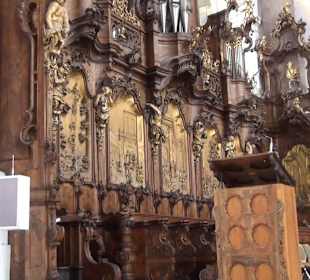 Chorgestühl mit Hl. Geist Orgel