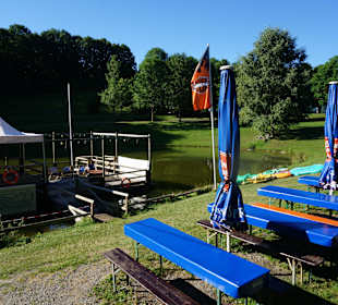 Biergarten am Ufer vom Kneshecke-Paddelteich