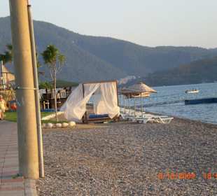 Hier kann man ein Bett am Strand mieten