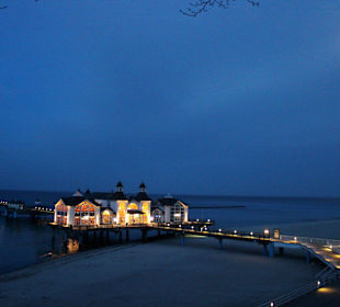 Seebrücke bei Nacht