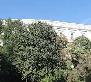 Die unvollendete Kongresshalle beim Dutzendteich