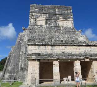 Spaziergang auf dem Ruinengelände
