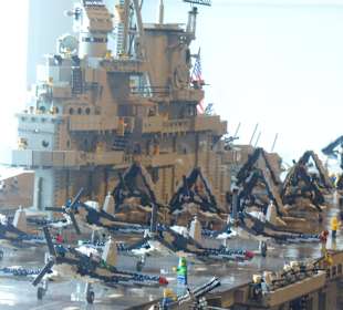 Legomodell der USS Intrepid