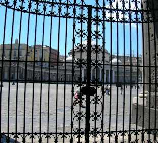 Piazza Plebiscito dietro il cancello