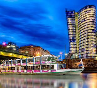 MS Vindobona im Donaukanal