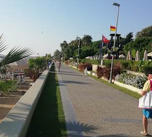 Strandpromenade Side