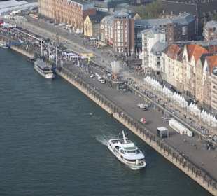 Blick auf die Rheinufer Promenade