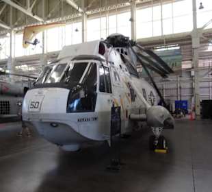 Im Flugzeug und Hubschaubermuseum