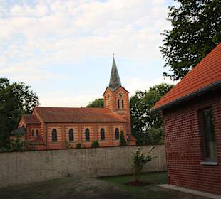 Pfarrzentrum mit Kirche