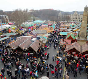 Blick vom Riesenrad über den Weihnachtsmarkt