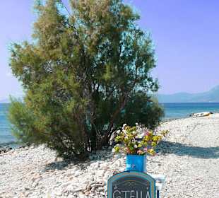 Taverne Stella - Wegweiser am Strand