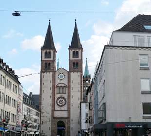 Blick von der Domstraße zum Dom von Würzburg