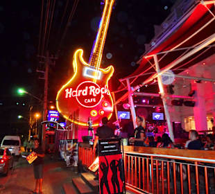 Hard Rock Cafe neben Hoteleingang