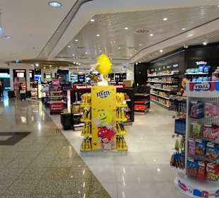 Shops und Gastro im Sicherheitsbereich