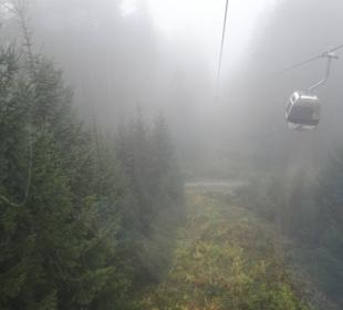 Bergbahn im Nebel