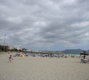 Strand mit Wolken