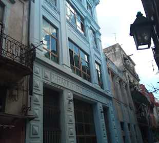 Vorderfront des Kaufhauses