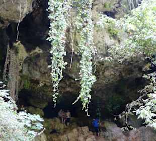 Große begehbare Höhle