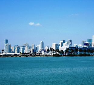 Skyline vom Wasser her