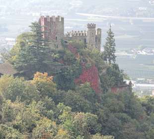 Castel Fontana - Brunnenburg Außenansicht