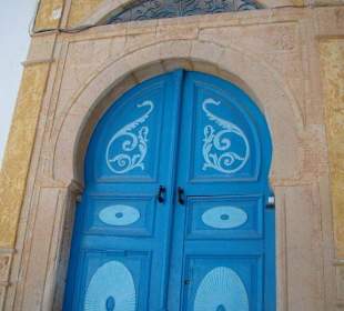 Drzwi do jednego z wielu domów